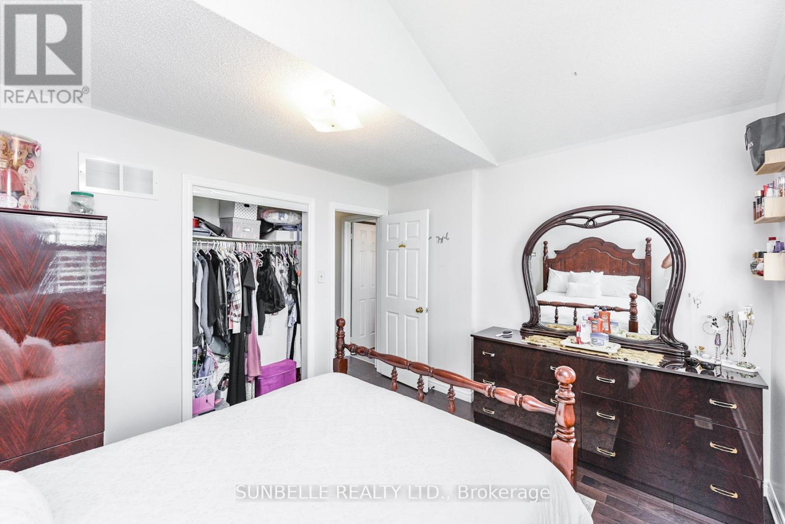 38 Sunny Glen Crescent, Brampton, Ontario  L7A 2C6 - Photo 26 - W12430765
