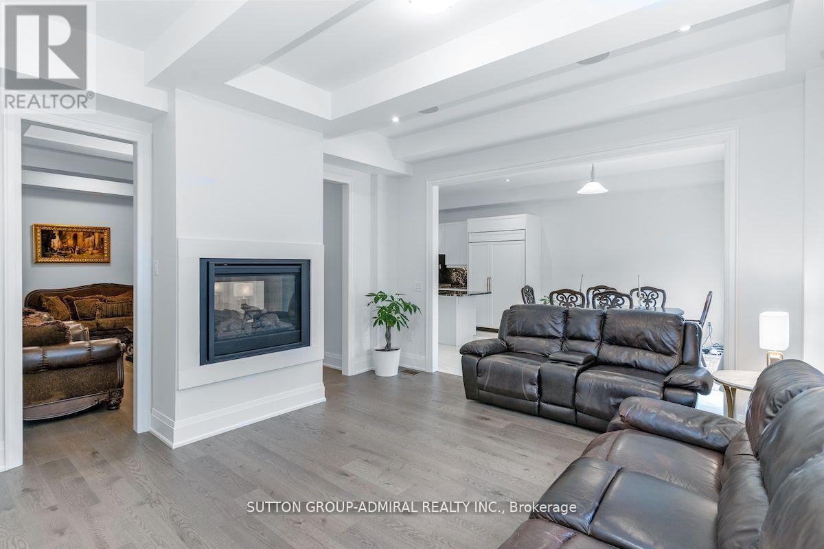 42 Solar Street, Richmond Hill, Ontario  L4C 5G9 - Photo 13 - N12395827
