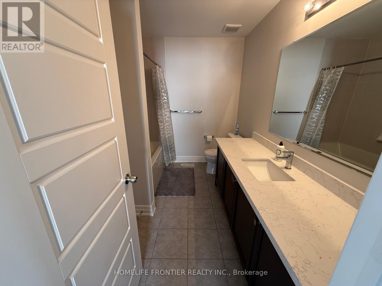 Main - 30 Vantage Loop Avenue, Newmarket, Ontario  L3X 0K6 - Photo 5 - N12413970