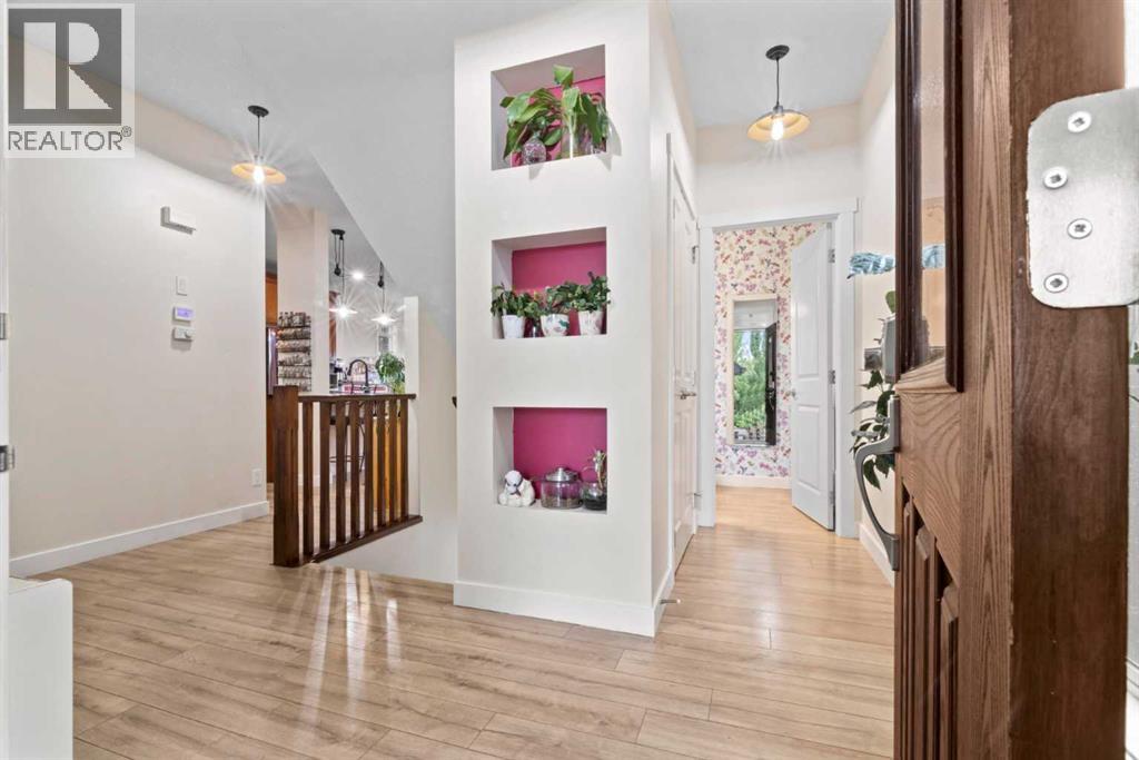 36 Cranarch Bay, Calgary, Alberta  T3M 0W6 - Photo 5 - A2260613