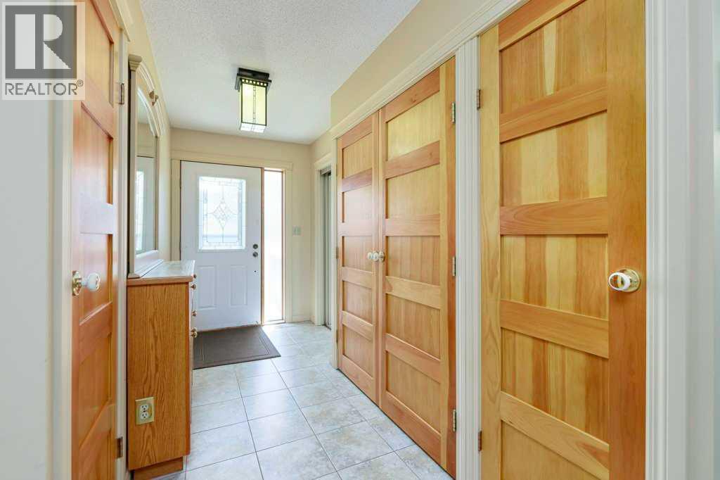 42, 2821 Botterill Crescent, Red Deer, Alberta  T4R 2E5 - Photo 2 - A2257058