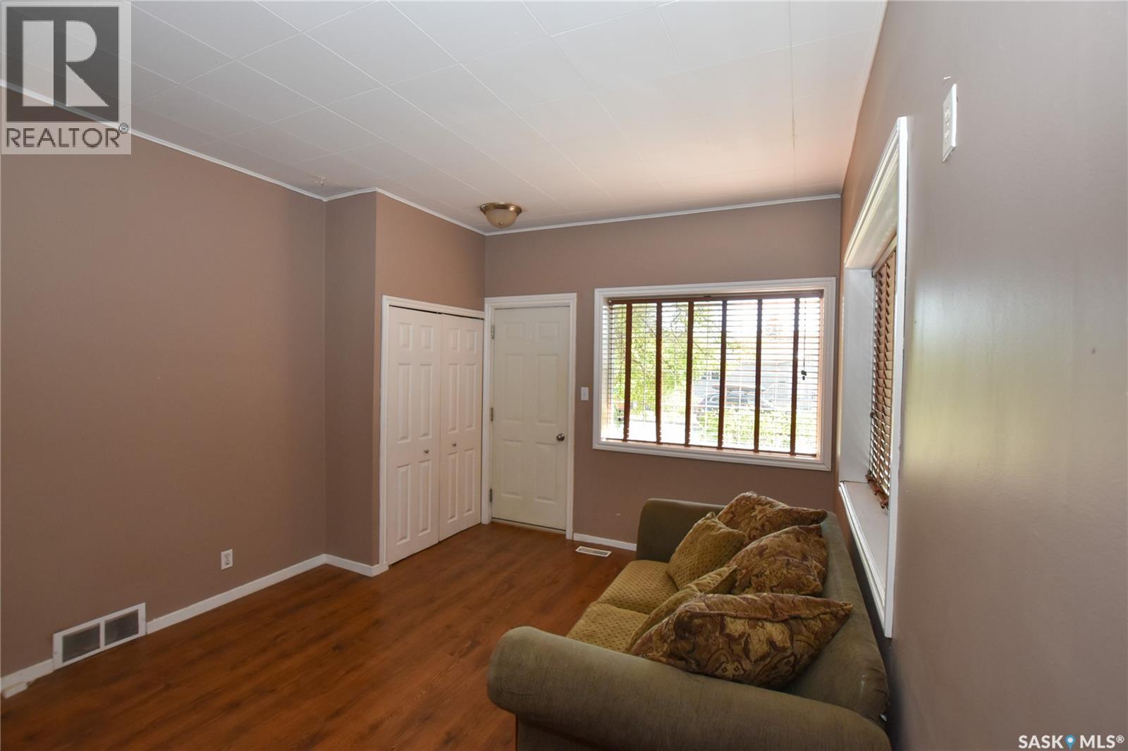614 Ominica Street E, Moose Jaw, Saskatchewan  S6H 0H5 - Photo 3 - SK019542