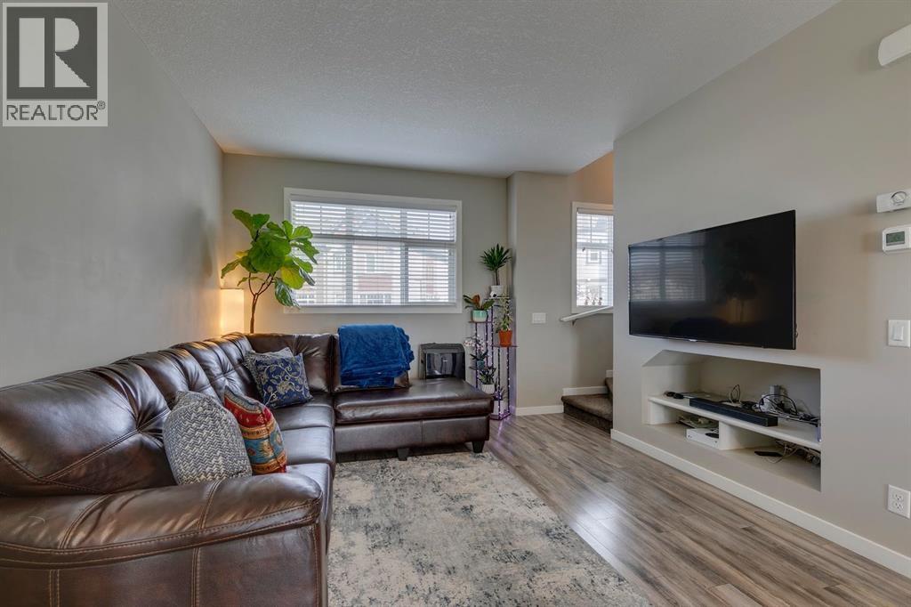 126 Copperstone Villas Se, Calgary, Alberta  T2Z 5E3 - Photo 5 - A2260615