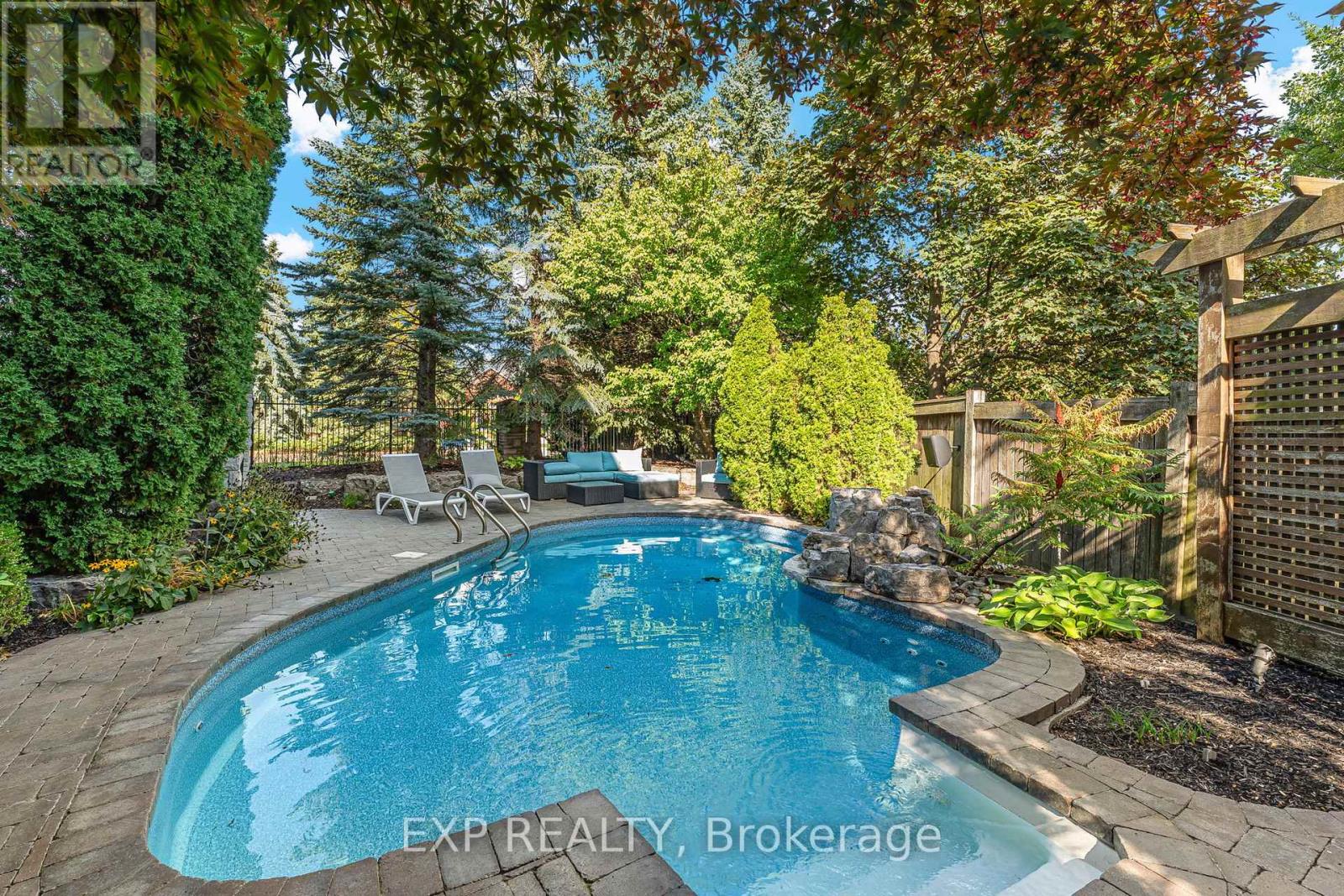2000 PEAK PLACE, Oakville, Ontario