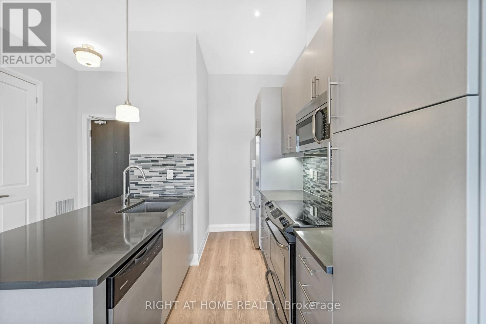 704a - 15277 Yonge Street, Aurora, Ontario  L4G 1Y3 - Photo 10 - N12401128