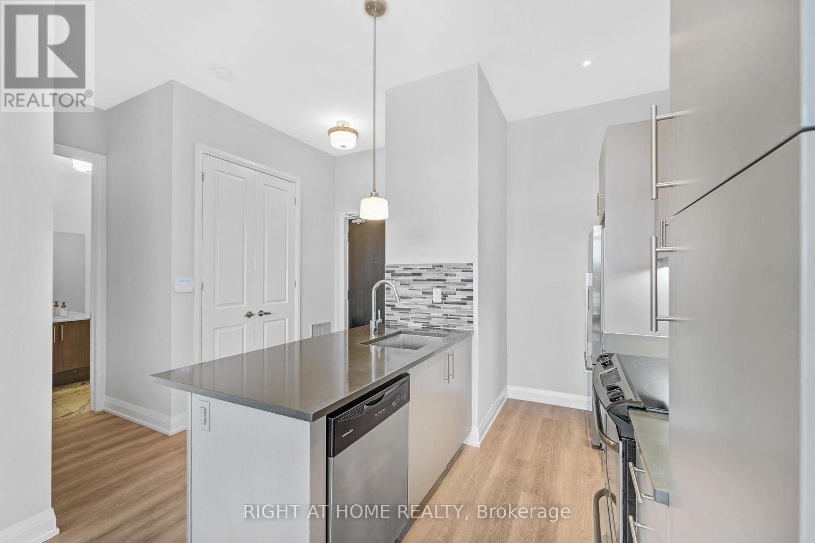 704a - 15277 Yonge Street, Aurora, Ontario  L4G 1Y3 - Photo 11 - N12401128