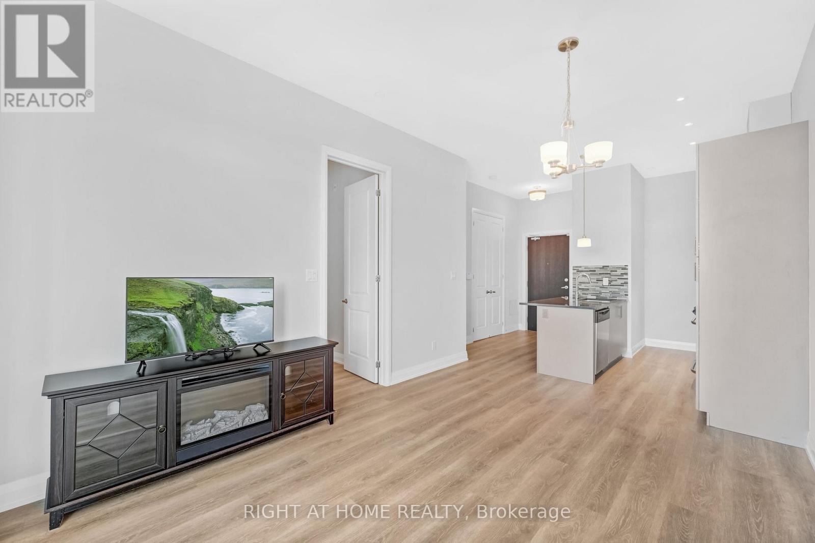 704a - 15277 Yonge Street, Aurora, Ontario  L4G 1Y3 - Photo 15 - N12401128
