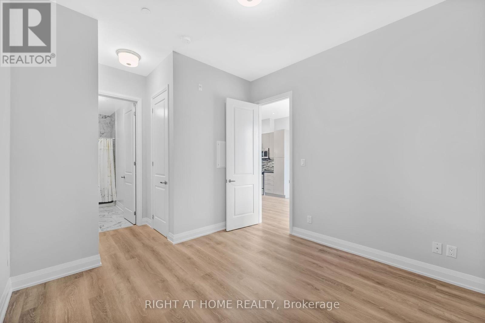 704a - 15277 Yonge Street, Aurora, Ontario  L4G 1Y3 - Photo 17 - N12401128