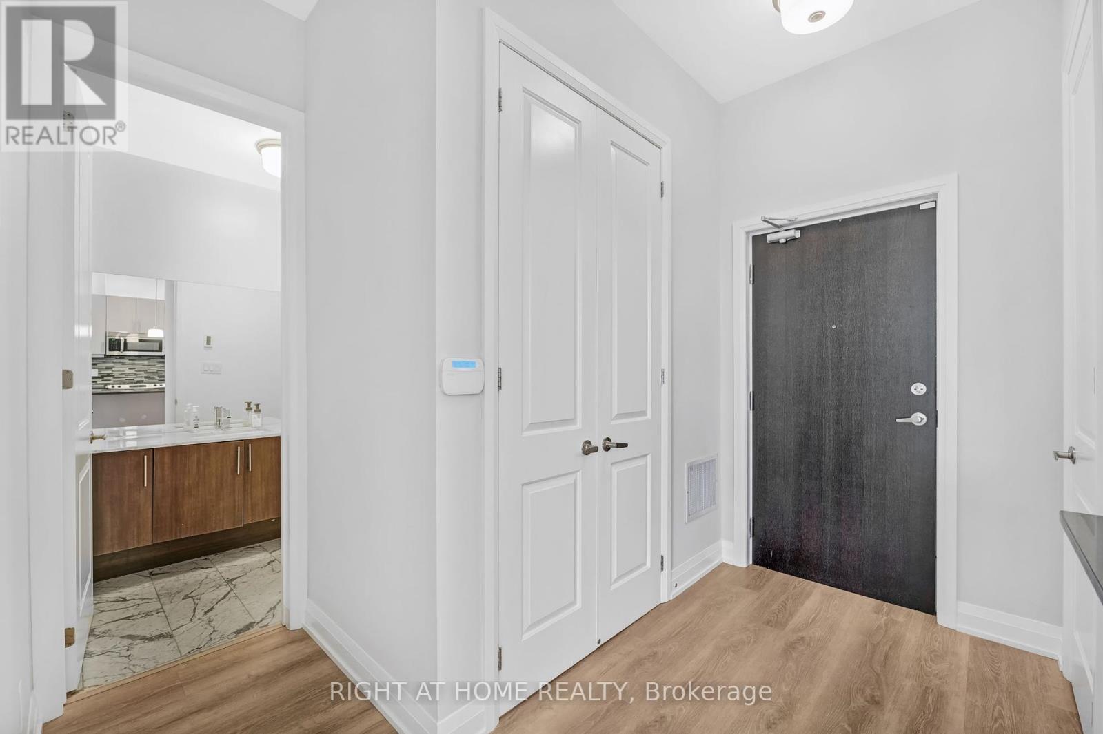 704a - 15277 Yonge Street, Aurora, Ontario  L4G 1Y3 - Photo 7 - N12401128