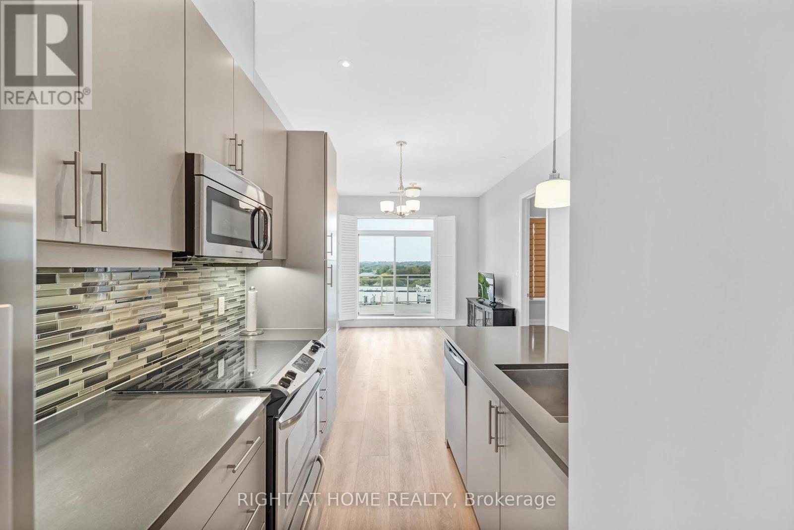 704a - 15277 Yonge Street, Aurora, Ontario  L4G 1Y3 - Photo 9 - N12401128