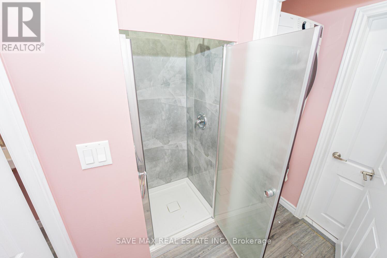7060 Airport Road, Mississauga (Malton), Ontario  L4T 2G8 - Photo 33 - W12415861