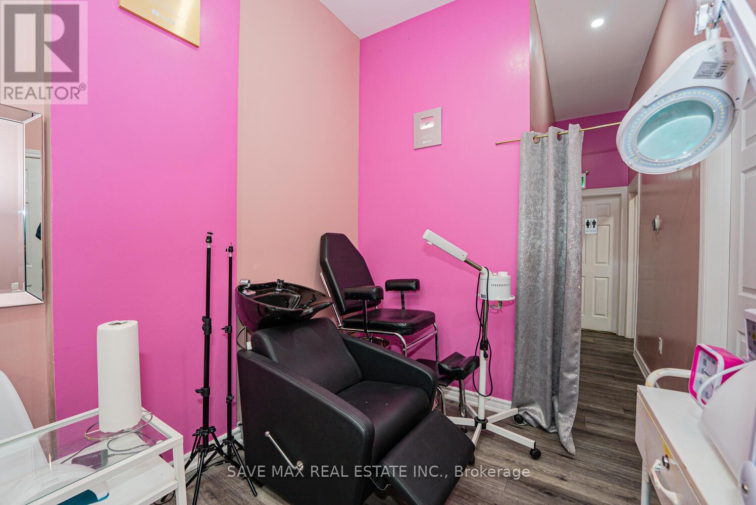 7060 Airport Road, Mississauga (Malton), Ontario  L4T 2G8 - Photo 7 - W12415861