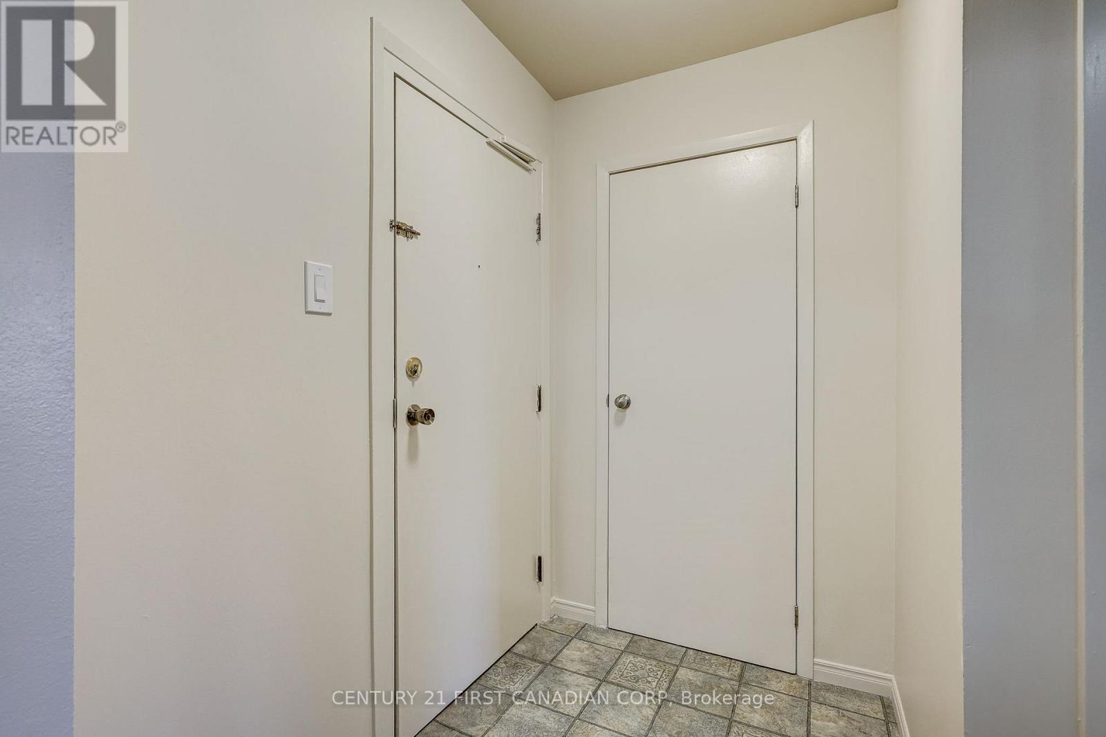 123 - 130 Conway Drive, London South, Ontario  N6E 3M9 - Photo 4 - X12431044