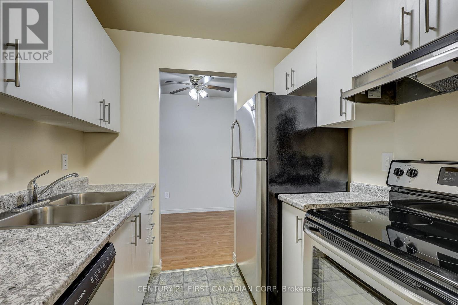 123 - 130 Conway Drive, London South, Ontario  N6E 3M9 - Photo 5 - X12431044