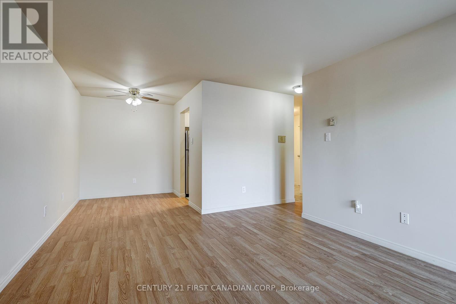 123 - 130 Conway Drive, London South, Ontario  N6E 3M9 - Photo 8 - X12431044
