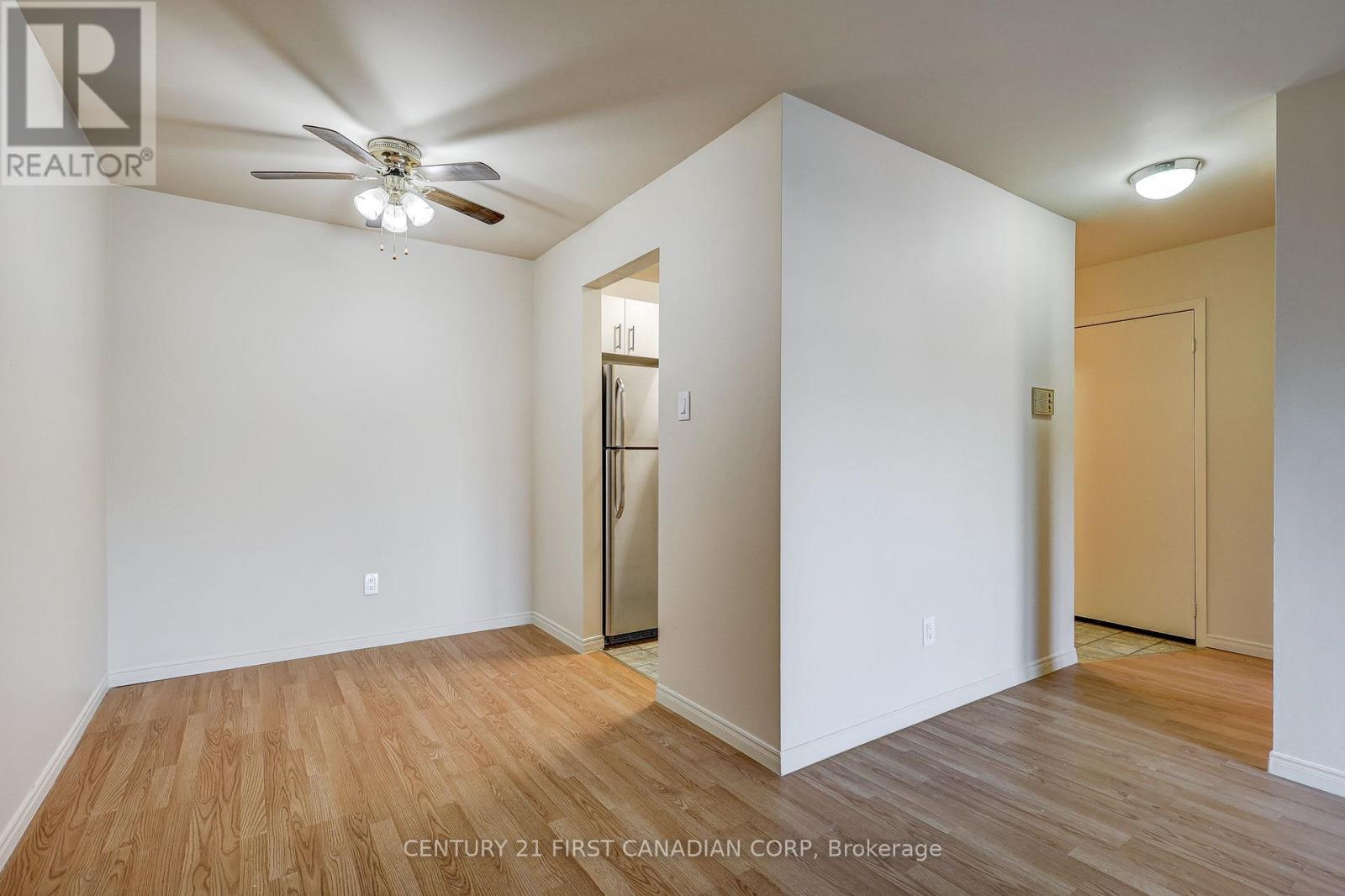 123 - 130 Conway Drive, London South, Ontario  N6E 3M9 - Photo 9 - X12431044