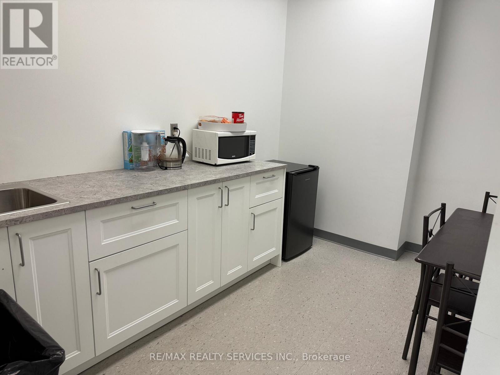 219 - 6705 Tomken Road, Mississauga, Ontario  L5T 2J6 - Photo 15 - W12431014