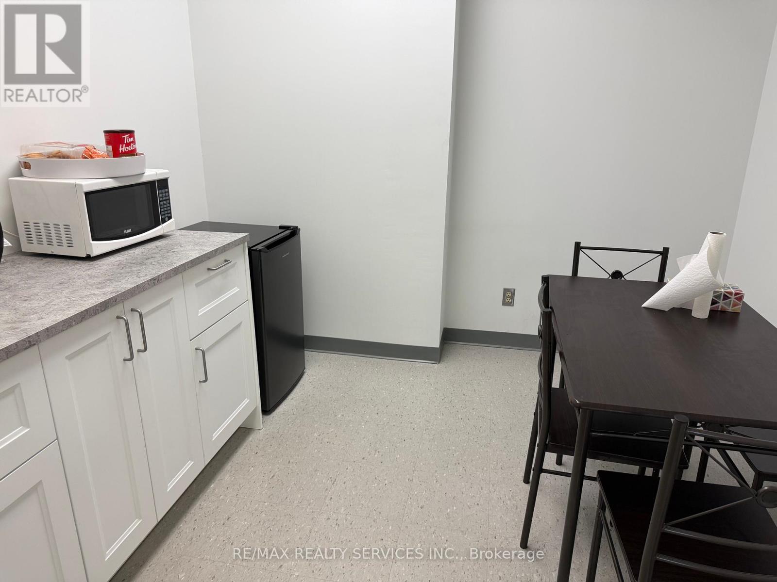 219 - 6705 Tomken Road, Mississauga, Ontario  L5T 2J6 - Photo 17 - W12431014