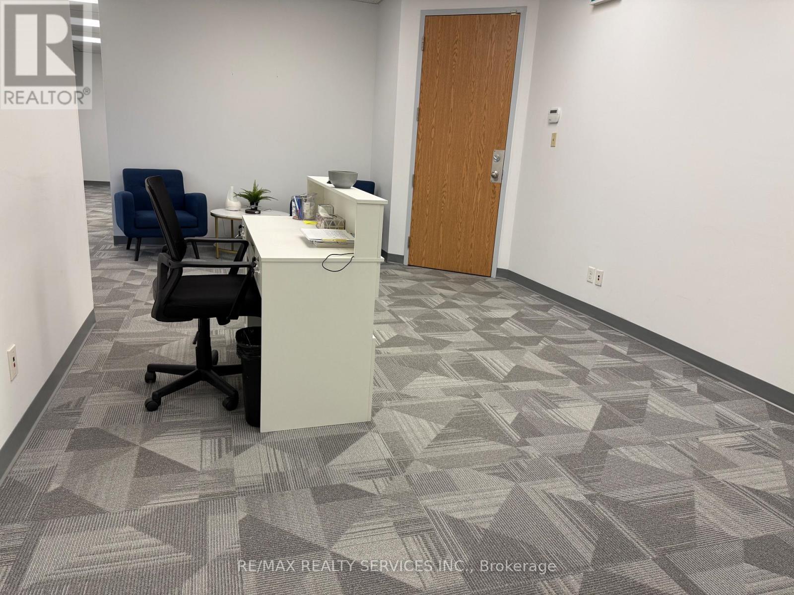 219 - 6705 Tomken Road, Mississauga, Ontario  L5T 2J6 - Photo 2 - W12431014