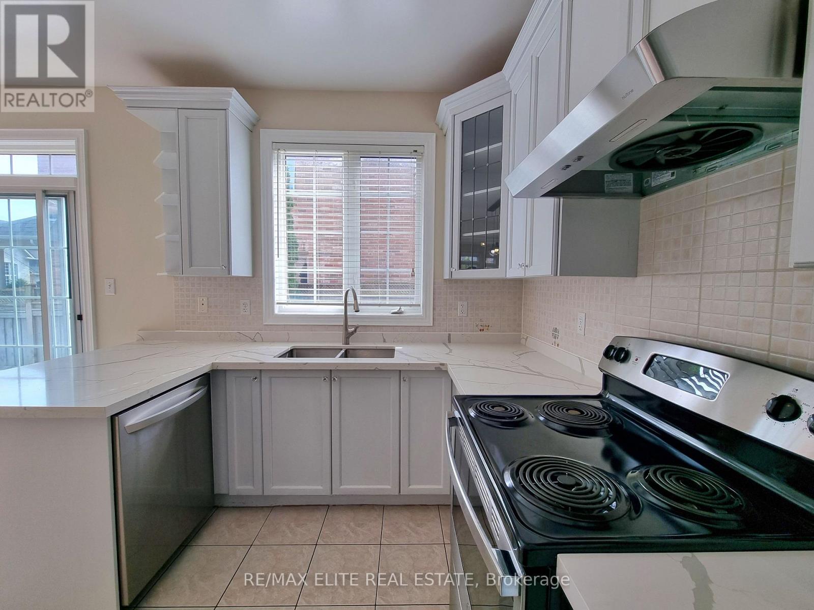 51 Gould Lane, Vaughan, Ontario  L4J 9B5 - Photo 11 - N12401751