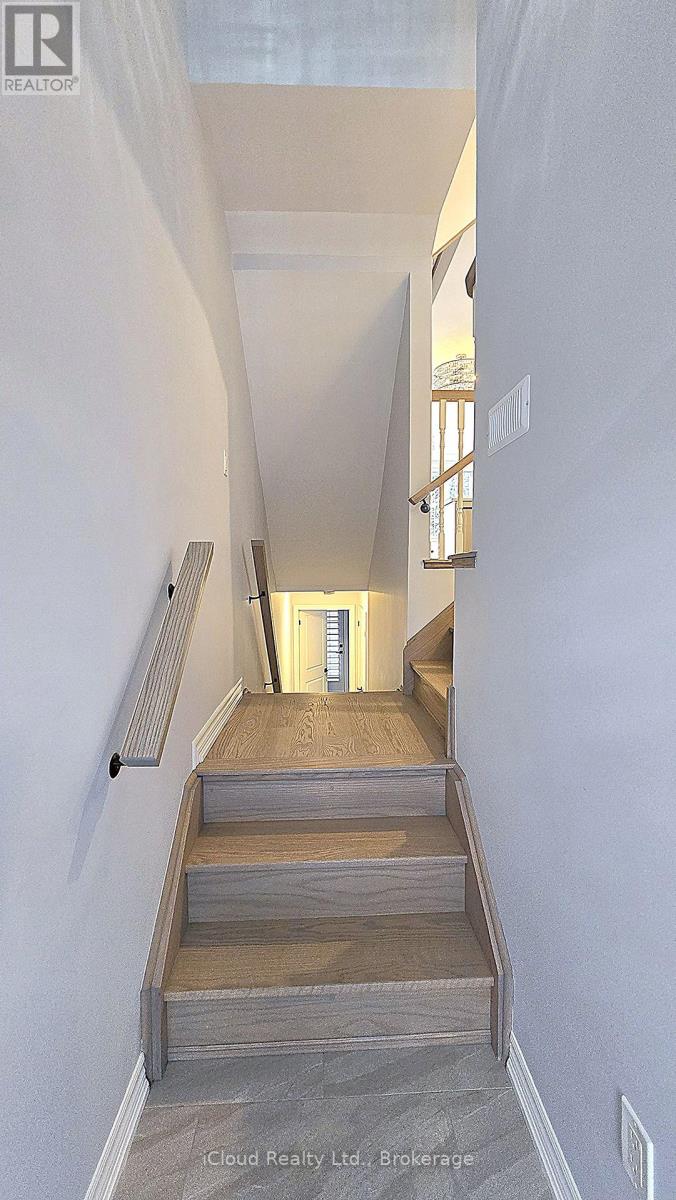 43 Mantello Drive, Toronto, Ontario  M3J 0H6 - Photo 11 - W12431026