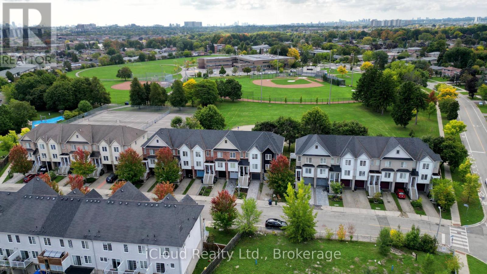 43 Mantello Drive, Toronto, Ontario  M3J 0H6 - Photo 15 - W12431026