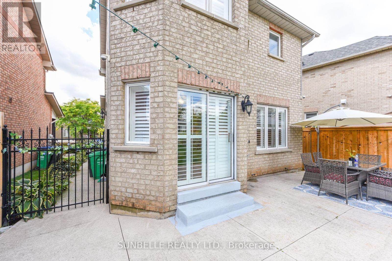 38 Sunny Glen Crescent, Brampton, Ontario  L7A 2C6 - Photo 49 - W12430765
