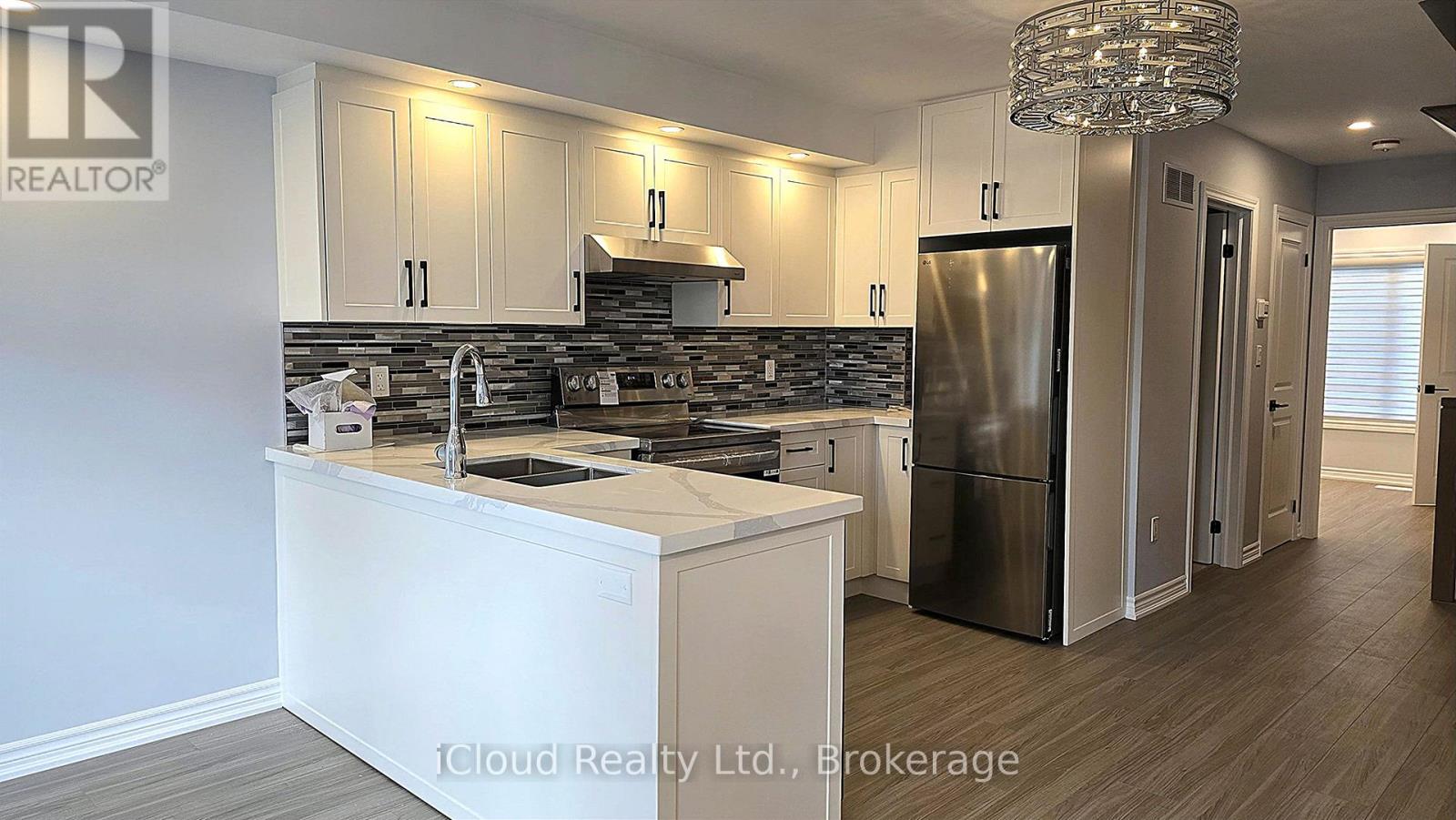 43 Mantello Drive, Toronto, Ontario  M3J 0H6 - Photo 6 - W12431026