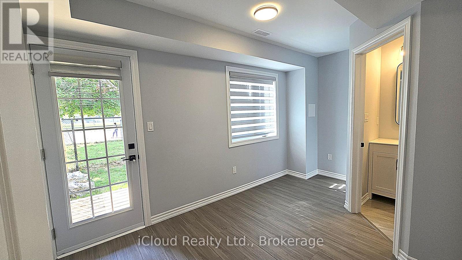 43 Mantello Drive, Toronto, Ontario  M3J 0H6 - Photo 8 - W12431026