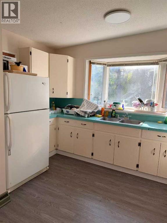 3727 Valdes Place Nw, Calgary, Alberta  T2L 2A2 - Photo 6 - A2259312