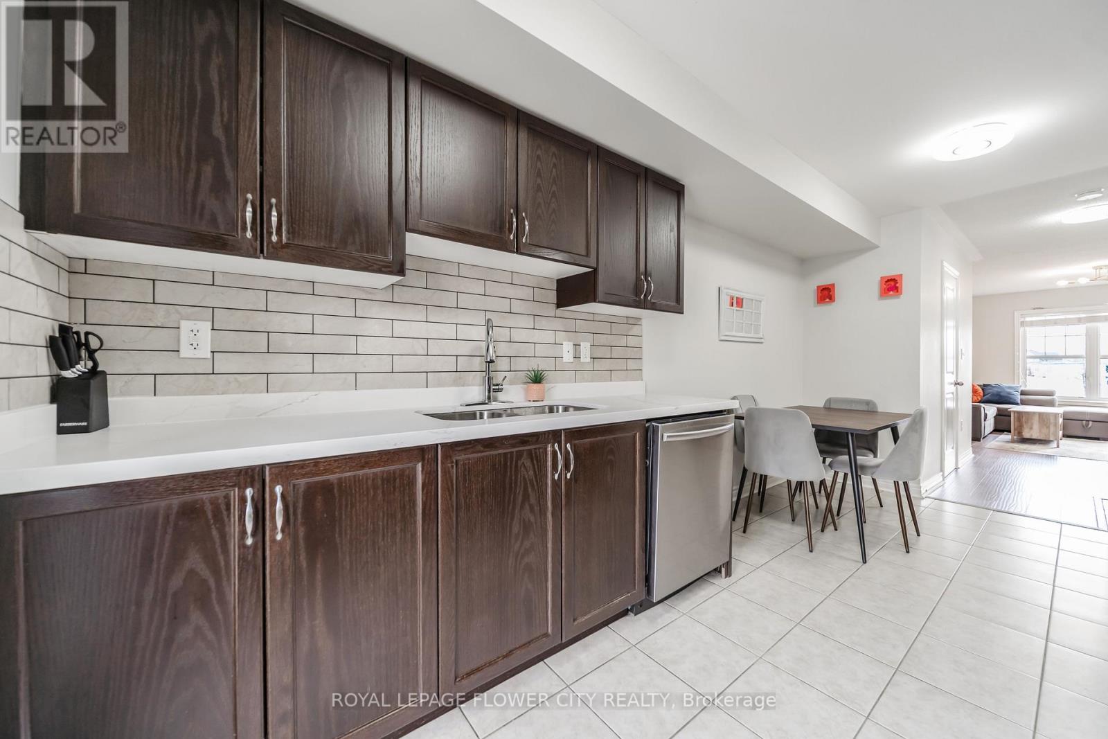 33 Battalion Road, Brampton, Ontario  L7A 4B5 - Photo 11 - W12431047