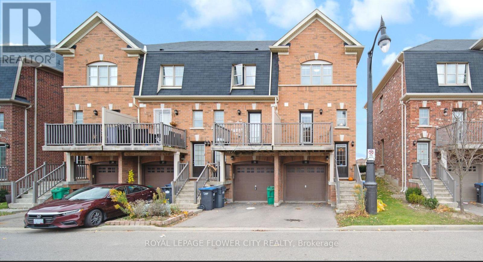 33 Battalion Road, Brampton, Ontario  L7A 4B5 - Photo 2 - W12431047