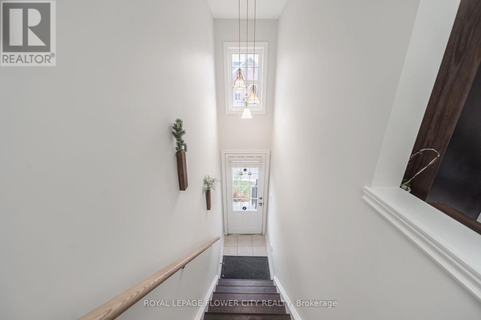 33 Battalion Road, Brampton, Ontario  L7A 4B5 - Photo 4 - W12431047