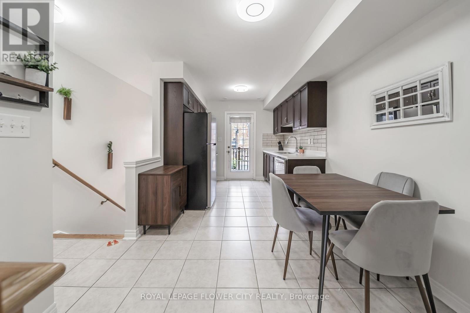 33 Battalion Road, Brampton, Ontario  L7A 4B5 - Photo 5 - W12431047