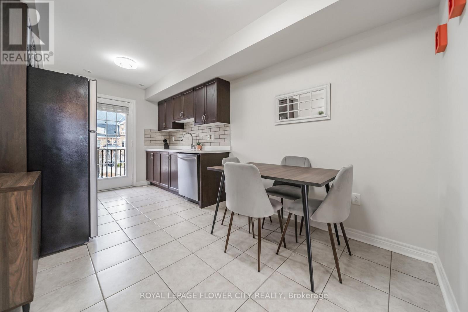 33 Battalion Road, Brampton, Ontario  L7A 4B5 - Photo 6 - W12431047