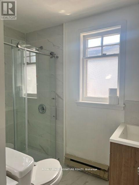 1045 Strathy Avenue, Mississauga, Ontario  L5E 2J6 - Photo 12 - W12431052