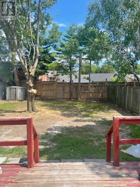 1045 Strathy Avenue, Mississauga, Ontario  L5E 2J6 - Photo 14 - W12431052