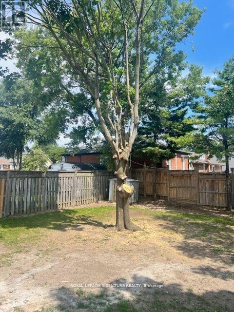 1045 Strathy Avenue, Mississauga, Ontario  L5E 2J6 - Photo 16 - W12431052