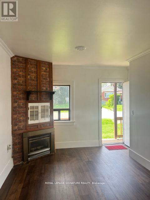 1045 Strathy Avenue, Mississauga, Ontario  L5E 2J6 - Photo 2 - W12431052