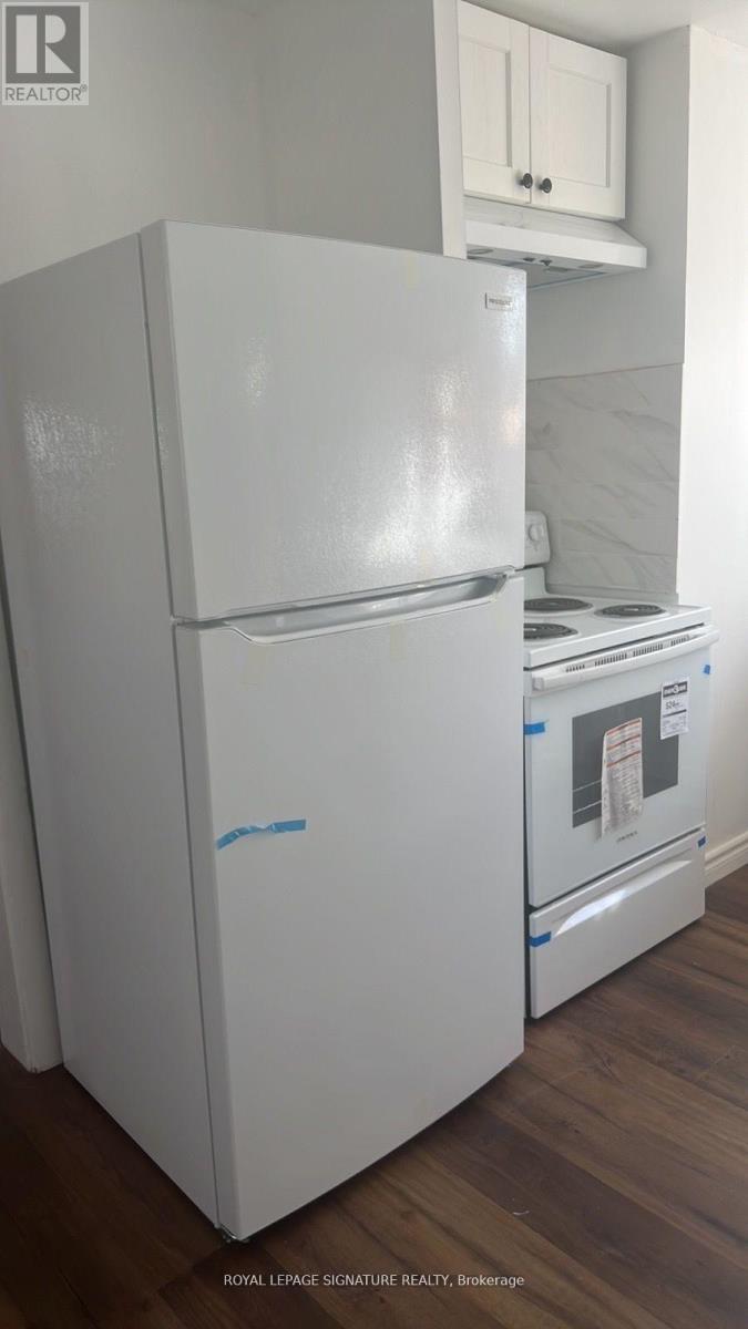 1045 Strathy Avenue, Mississauga, Ontario  L5E 2J6 - Photo 23 - W12431052