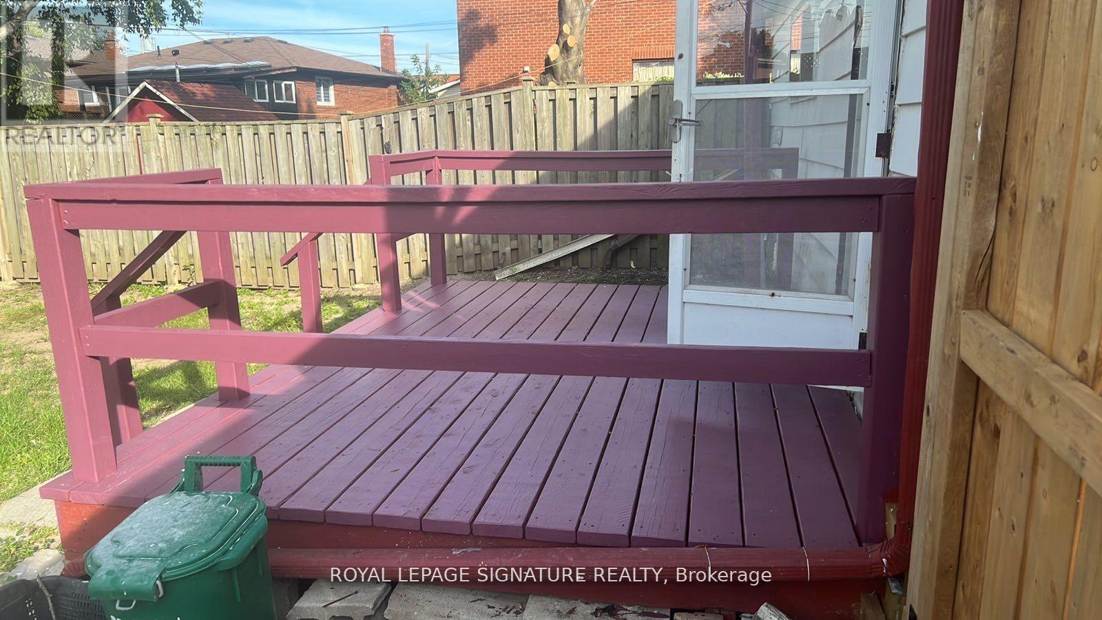 1045 Strathy Avenue, Mississauga, Ontario  L5E 2J6 - Photo 27 - W12431052