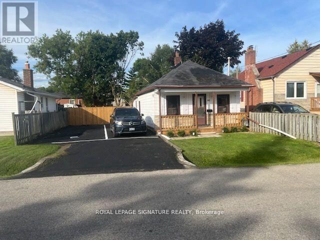 1045 Strathy Avenue, Mississauga, Ontario  L5E 2J6 - Photo 28 - W12431052