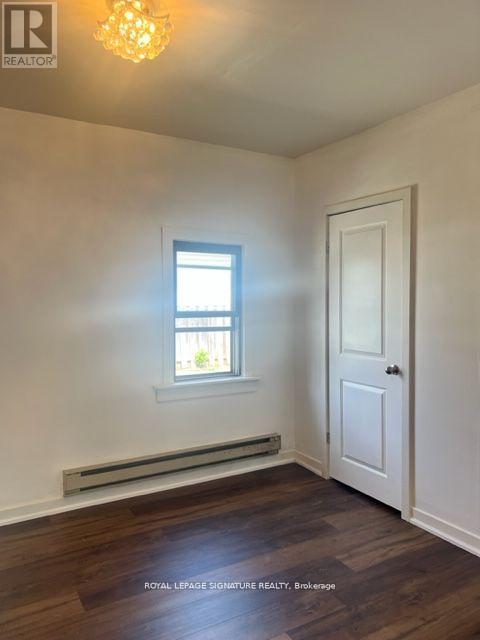 1045 Strathy Avenue, Mississauga, Ontario  L5E 2J6 - Photo 6 - W12431052
