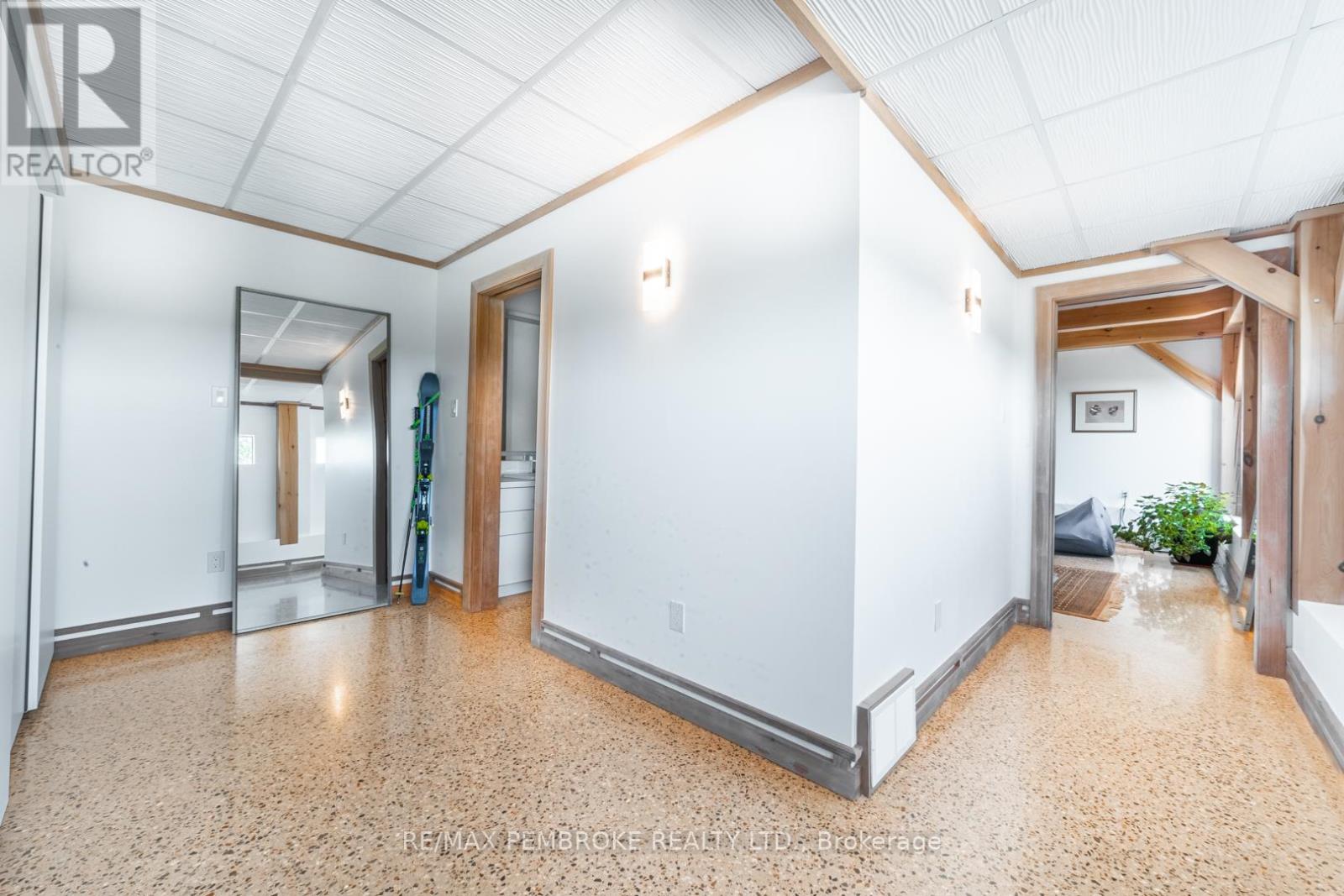 102 Rantz Road, Petawawa, Ontario  K8H 2W8 - Photo 15 - X12431065