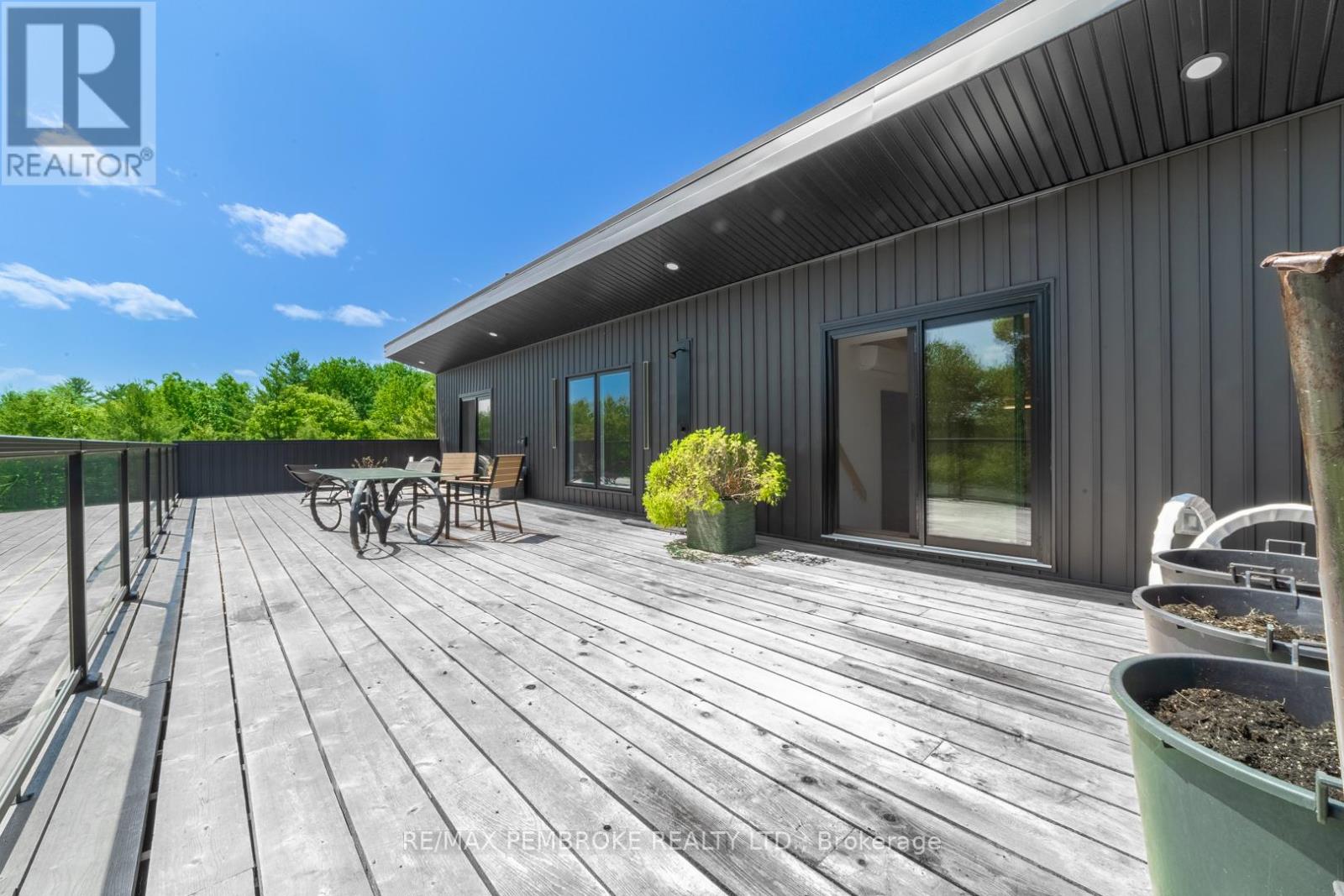 102 Rantz Road, Petawawa, Ontario  K8H 2W8 - Photo 30 - X12431065