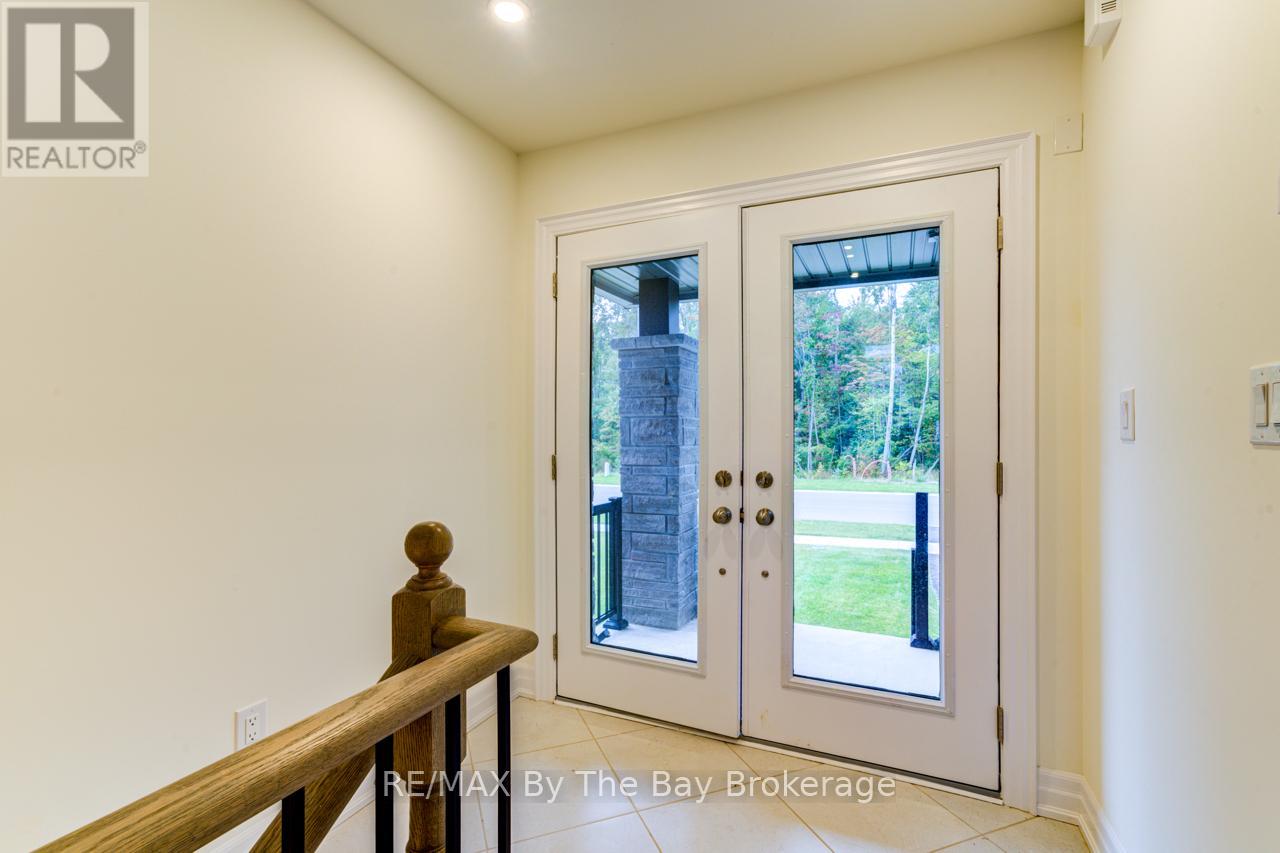 182 Mapleside Drive, Wasaga Beach, Ontario  L9Z 0L4 - Photo 2 - S12431069
