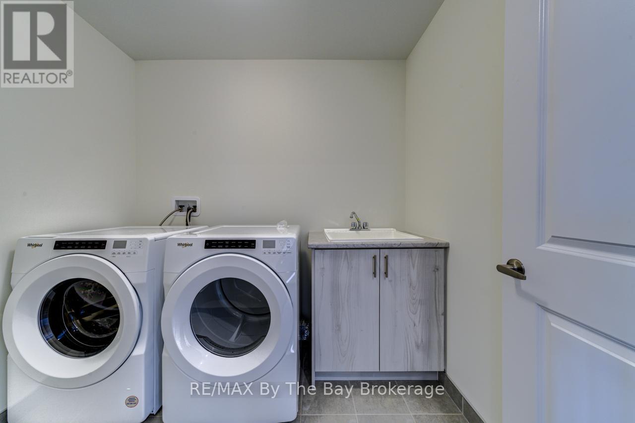 182 Mapleside Drive, Wasaga Beach, Ontario  L9Z 0L4 - Photo 40 - S12431069