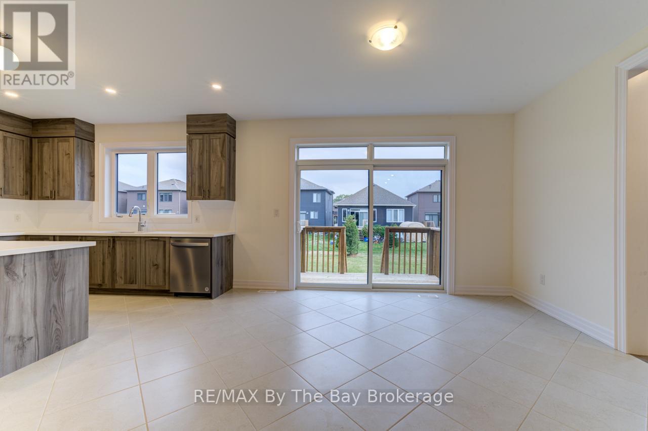 182 Mapleside Drive, Wasaga Beach, Ontario  L9Z 0L4 - Photo 5 - S12431069