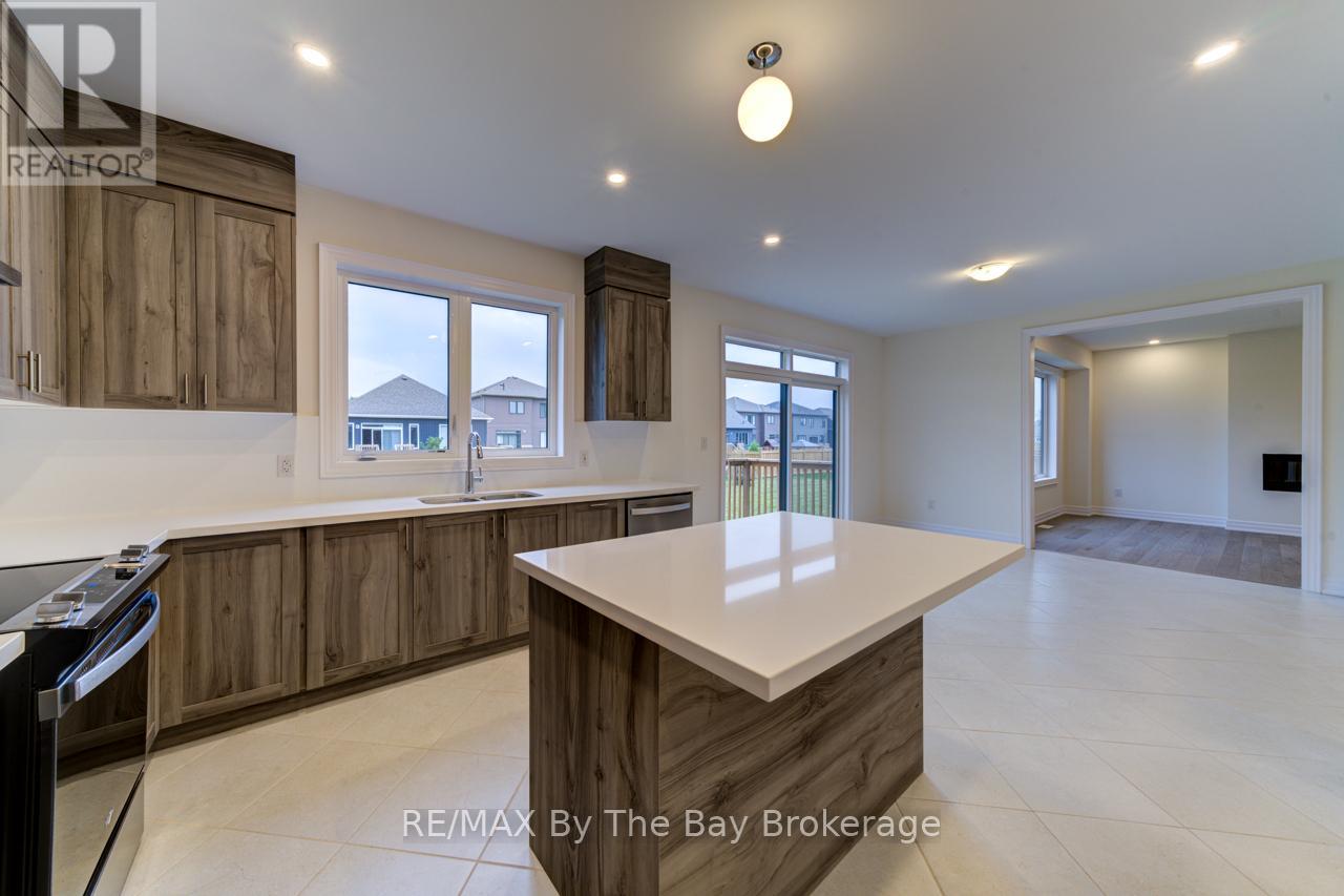182 Mapleside Drive, Wasaga Beach, Ontario  L9Z 0L4 - Photo 9 - S12431069