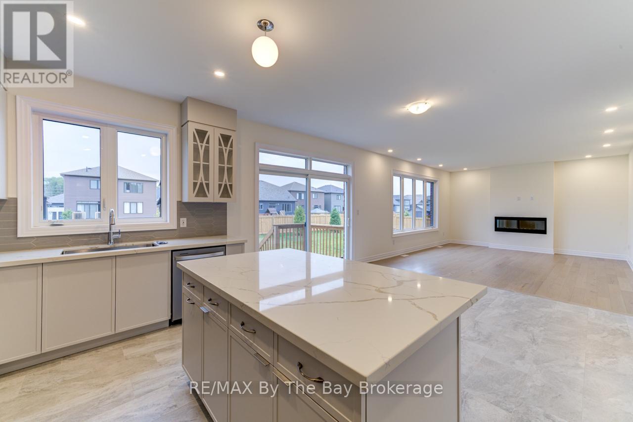 186 Mapleside Drive, Wasaga Beach, Ontario  L9Z 0L4 - Photo 11 - S12431071